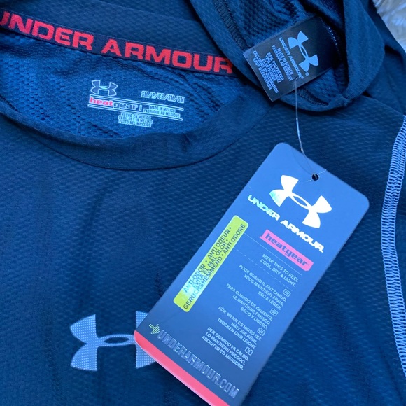 BNWT Under Armour black compression Heatgear™️/Anti-odor short sleeve top. - Picture 6 of 6